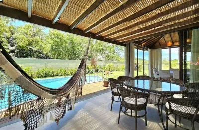 Casa independente á venda com 5 suítes e piscina, no centro de buzios, rj