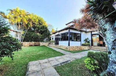 Casa independente à venda com 4 suítes, no centro de armação dos buzios, rj