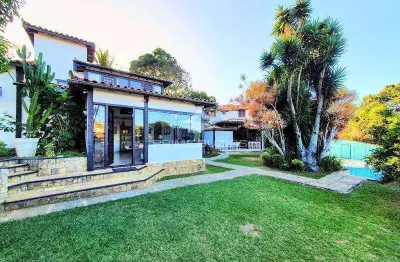 Casa independente à venda com 4 suítes, no centro de armação dos buzios, rj