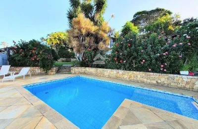 Casa independente à venda com 4 suítes, no centro de armação dos buzios, rj