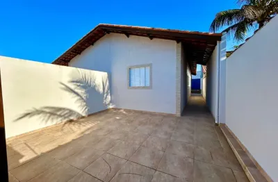 Casa com piscina por preço acessível em itanhaém! escriturada e pronta pra morar!