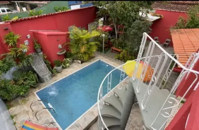 Casa  mini chácara - ampla com piscina a 300m da praia em itanhaém!