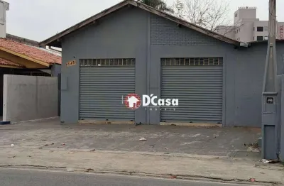 Ponto comercial com estacionamento para locação na avenida independência