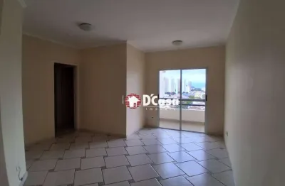 Apartamento com 2 quartos para alugar na Rua Voluntário Penna Ramos, Centro, Taubaté