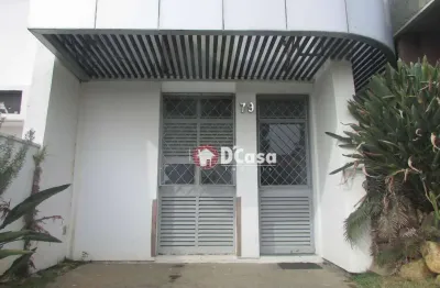 Casa com 3 quartos para alugar na Rua Renê Rachou, Centro, Taubaté