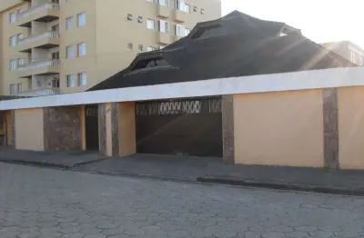 Casa para venda em peruíbe, centro, 8 dormitórios, 2 suítes, 3 banheiros, 8 vagas
