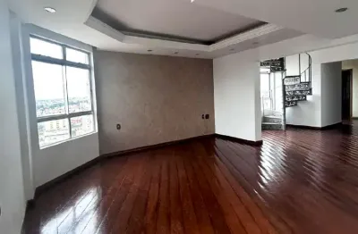 Cobertura com grande potencial de reforma no centro da cidade!