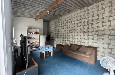 Casa no balneário josedy em peruíbe – 1300m da praia, com piscina e escritura