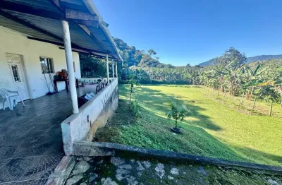 Chácara aconchegante no bairro ana dias em peruíbe – 1.500m² com espaço gourmet e jardim