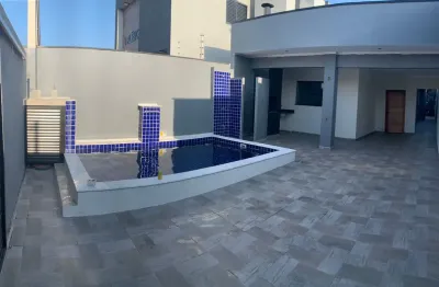 Casa no nova peruíbe com piscina e área gourmet, lado praia a 1km do mar