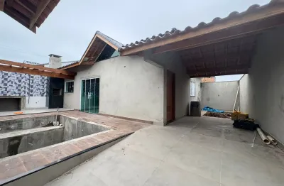 Casa no nova peruíbe com piscina, área gourmet e escritura a 1,2 km da praia