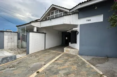Casa ampla no oásis com 4 dormitórios e área gourmet a 700m da praia