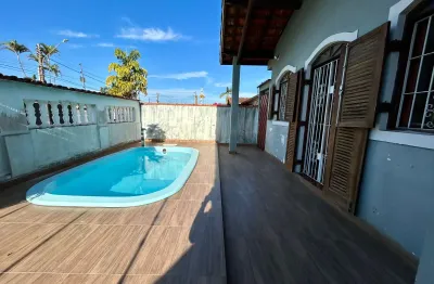 Casa no oásis com piscina, espaço gourmet e jardim a 600m da praia