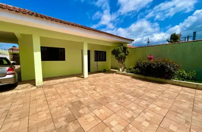 Casa ampla no belmira novaes com edícula, jardim e espaço para piscina a 800m da praia