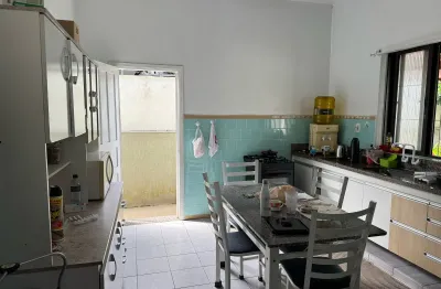 Casa no stella maris em peruíbe com edícula e vaga para 4 carros a 700m da praia