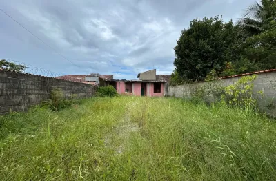 Casa com jardim a 1,2 km da praia no balneário gaivota em itanhaém