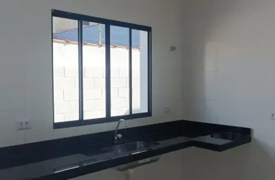 Casa em condomínio no cibratel em itanhaém, lado praia a 750m do mar com 02 dormitórios (1 suíte), piscina, área gourmet