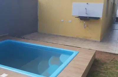 Casa no jardim regina em itanhaém, lado praia a 1,6km do mar com 02 dormitórios (1 suíte), piscina, espaço gourmet
