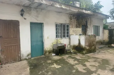 Casa no bairro são pedro em itanhaém, lado serra a 700m da rodovia com 06 dormitórios, edícula e vaga para 04 automóveis