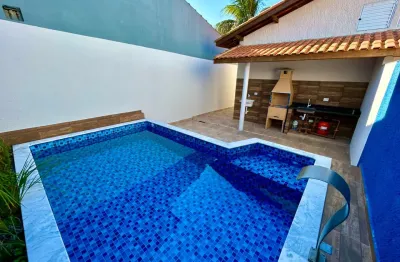 Casa no bairro nova itanhaém em itanhaém, lado serra a 1000m da rodovia com 02 dormitórios (1 suíte), piscina, área gourmet e vaga para 02 automóveis