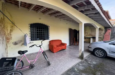 Casa no jardim grandesp em itanhaém, lado praia a 1000m do mar com 01 suíte, ampla área gourmet e vaga para 08 automóveis