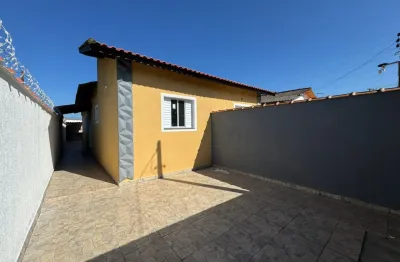 Casa no bairro bopiranga em itanhaém, lado praia a 1500m do mar com 02 dormitórios (1 suíte), piscina, área gourmet