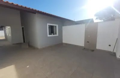 Casa no jardim valéria em itanhaém, lado praia a 600m do mar com 02 dormitórios (1 suíte) e vaga para 03 automóveis
