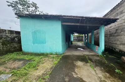 Casa com espaço para piscina a 980m da praia no estância são josé em peruíbe