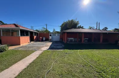 Chácara aconchegante de 1.750m² em itariri – piscina, lago, espaço gourmet e muito verde