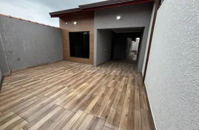 Casa com Piscina e Área Gourmet em Peruíbe – 2 Quartos (1 Suíte), Rua Calçada e Escritura