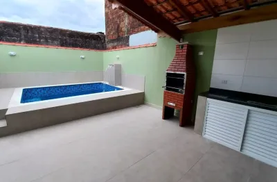Casa com Piscina em Mongaguá – Aceita Financiamento Bancário