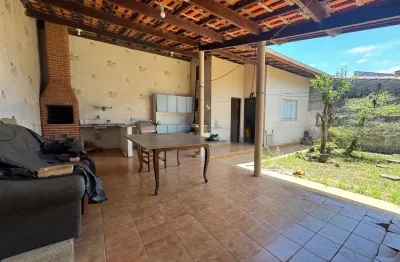 Casa com Edícula no Balneário Josedy em Peruíbe – Amplo Terreno