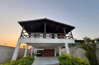Casa frente mar no jardim grandesp em itanhaém com 4 quartos, piscina e espaço gourmet