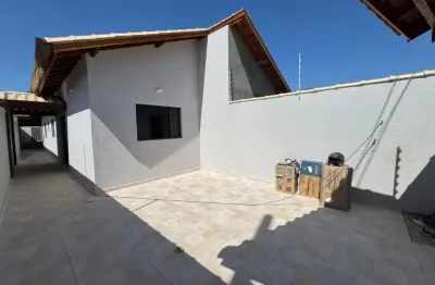 Casa na praia em itanhaém com piscina por r$ 300.000,00