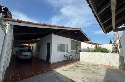 Casa à venda em peruíbe/sp – bairro flórida, 550m da praia, com 3 dorms e amplo quintal