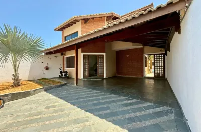 Casa do lado da praia a 250 metros do mar com 3 quartos, area gourmet e piscina