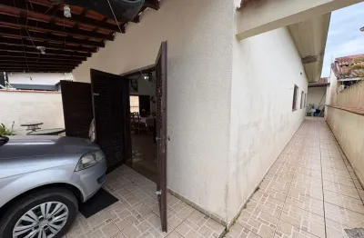 Casa lado a praia a 200 metros do mar com 3 quartos, area gourmet com churrasqueira