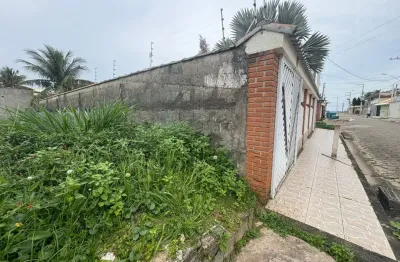 Terreno do lado da praia a 80 metros do mar com rua calçada e asfaltada