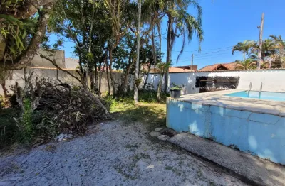 Terreno localizado lado praia a 900 metros do mar, possui rua calçada e asfaltada e area gourmet com churrasqueira e piscina