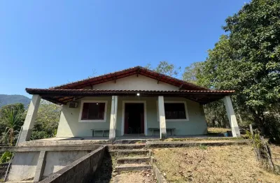 Chacara localizada lado serra a 5000 metros da rodovia, possui area de serviço e diversas árvores frutíferas
