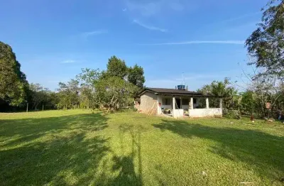 Sítio localizado lado serra a 10.000 metros da rodovia, area com 213mil m² com galinheiro, arvores frutíferas e lago