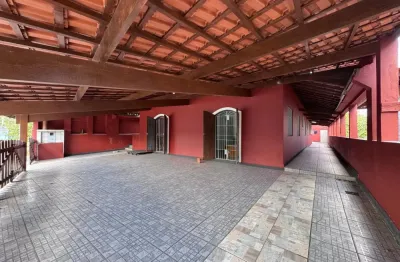 Casa localizada lado praia a 100 metros do mar com 6 quartos e area gourmet com churrasqueira