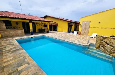Casa lado praia a 100 metros do mar com 6 quartos e area gourmet com piscina e churrasqueira