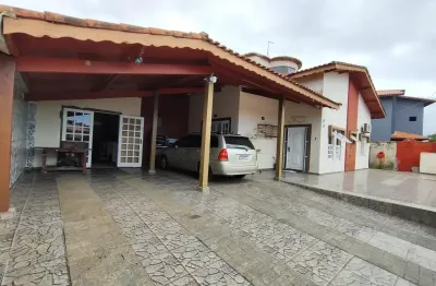 Casa lado praia a 100 metros do mar com 3 quartos sendo 1 suíte, possui churrasqueira, mirante e vaga para 4 automóveis