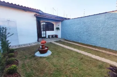 Casa localizada lado praia a 1000 metros do mar com 2 quartos 1 sendo suíte, area gourmet com churrasqueira e pequena jacuzzi