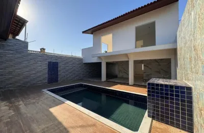 Casa localizada proxima a praia a 500 metros do mar com 4 quartos e area gourmet com churrasqueira e piscina