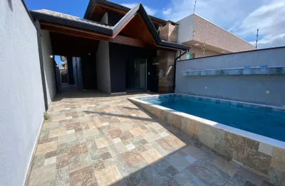 Casa localizada lado praia com 2 quartos e area gourmet com churrasqueira e piscina