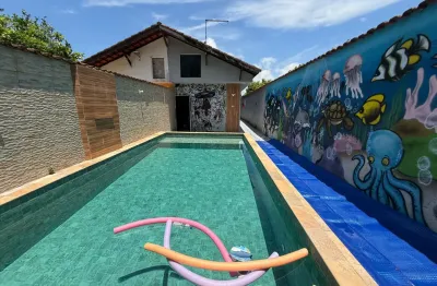 Casa localizada lado praia a 2000 metros do mar com area gourmet possuindo churrasqueira e piscina