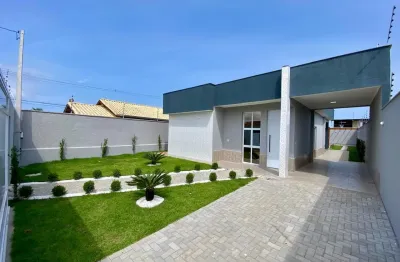 Casa localizada lado praia a 1500 metros do mar com 3 quartos e area gourmet possuindo piscina