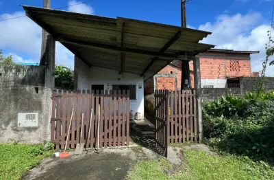 Casa localizada lado serra a 750 metros do mar com 2 dormitórios